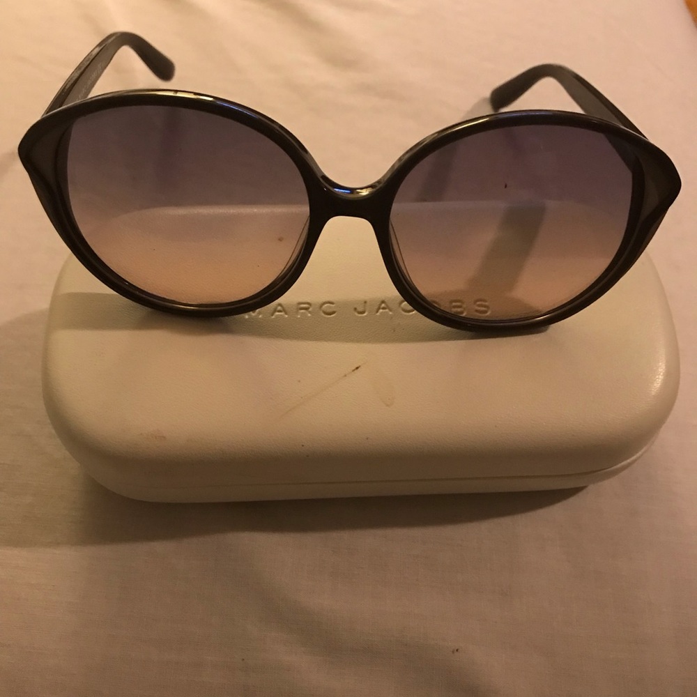 Marc Jacob Sunglasses - Picture 3 of 4